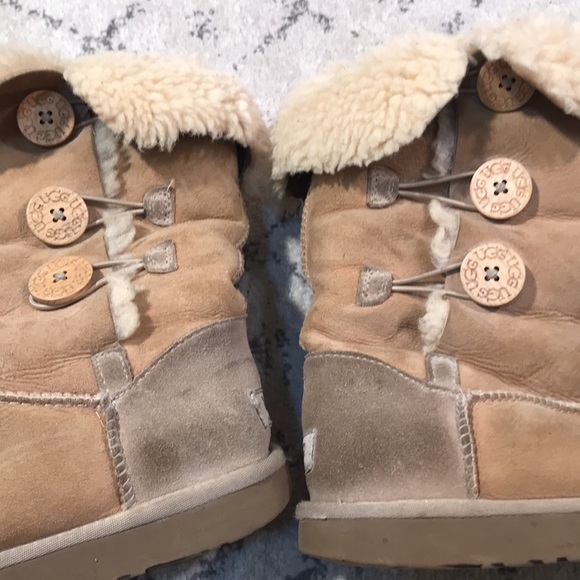 UGG Tan Three Button Boots Size 7 - Picture 15 of 15